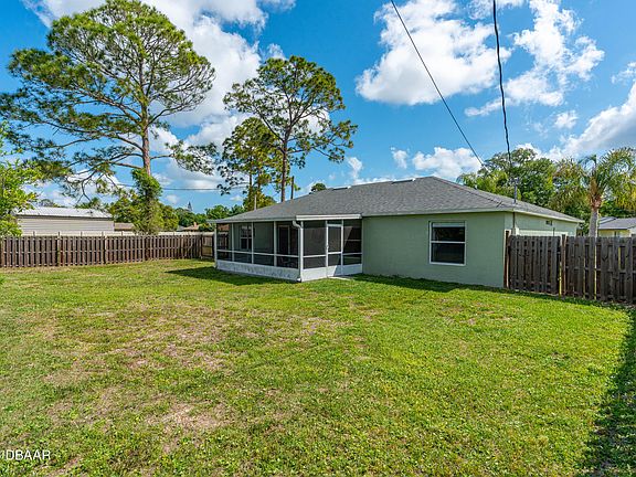 3rd image of 3204 Vista Palm Dr