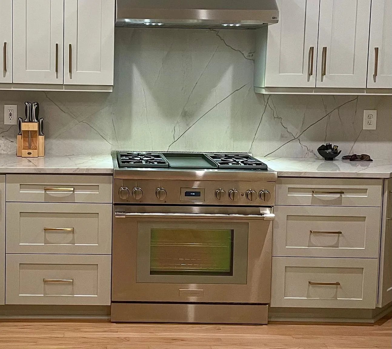 3 bed, 2.5 bath, 1750 sqft, $4,500 — Photo 2