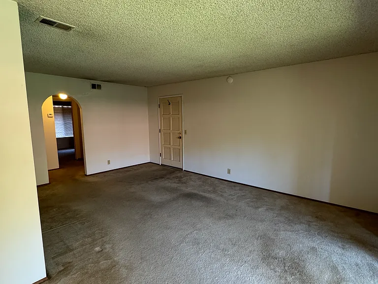 1045 Alta Mira Dr #B — Photo 2