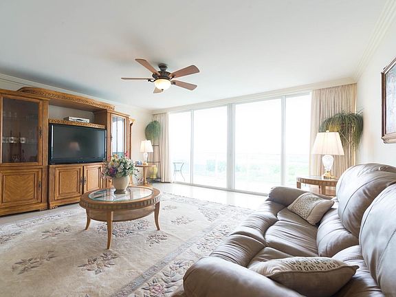 2nd image of 120 Bayview Dr #917
