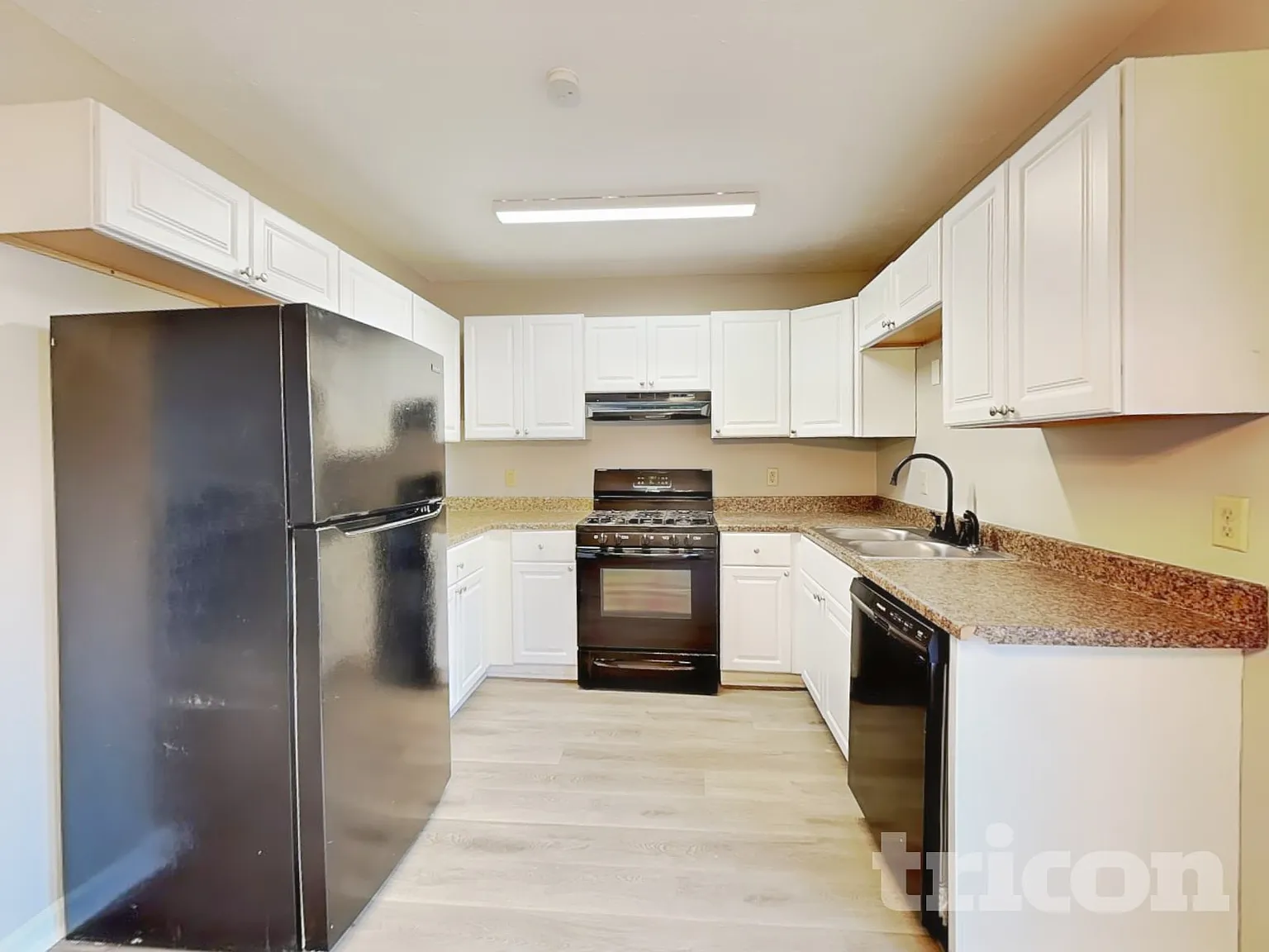 575 Woodcrest Manor Drive Stone Mountain GA — Photo 4