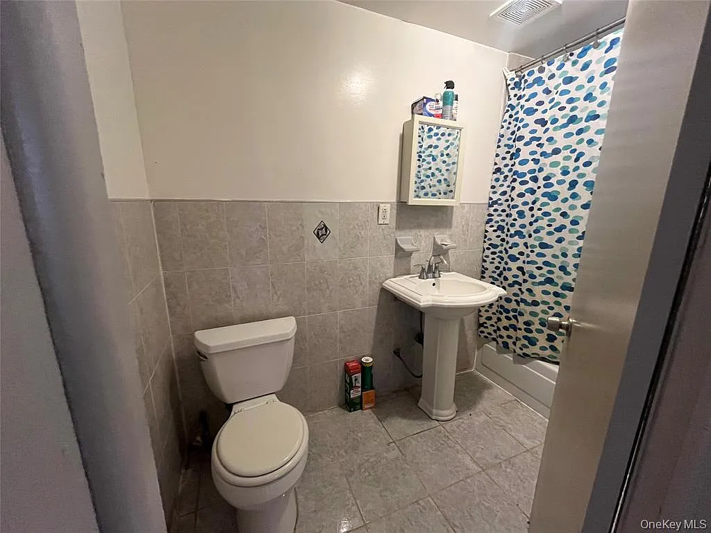 3 bed, 1.0 bath, 1200 sqft, $3,400 — Photo 2