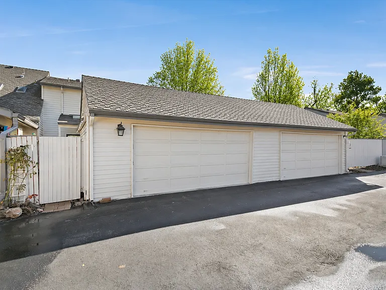459 S Walnut St — Photo 37