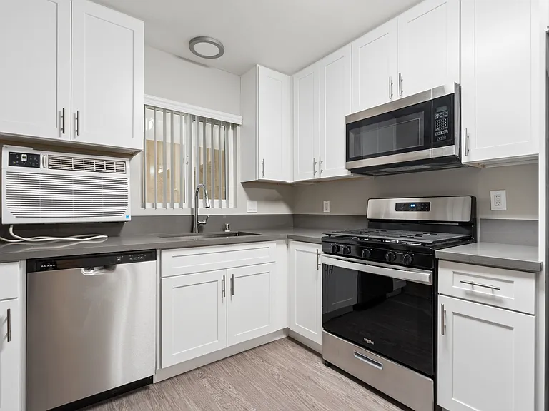 Town Center Apartments — Photo 22