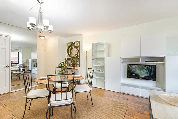 Rented by Level Group | media 52