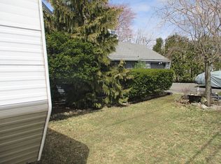 126 E Carmans Rd, Farmingdale, NY 11735