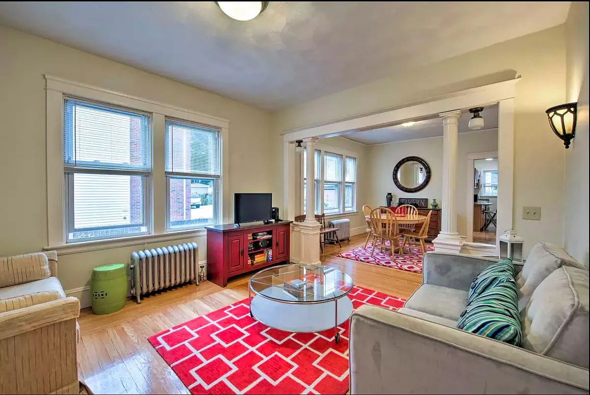 34 Pembroke Ave — Photo 4