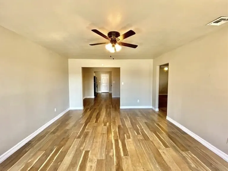Woodlawn Apartments — Photo 7