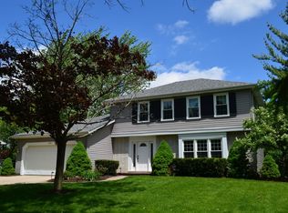 1033 Wellington Ave, Libertyville, IL 60048