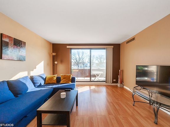 3rd image of 720 Wellington Ave Unit 217