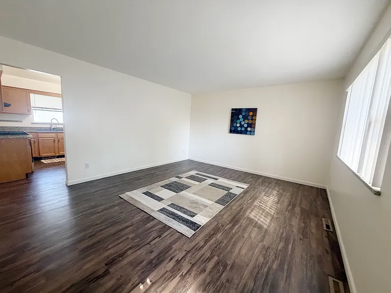 501 Wood St S — Photo 3