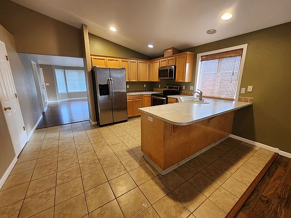 3rd image of 5120 Dundas Ln