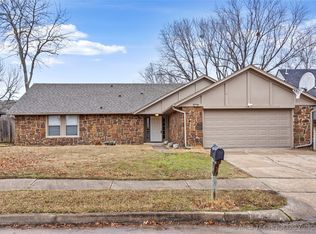 2308 W Edgewater St, Broken Arrow, OK 74012