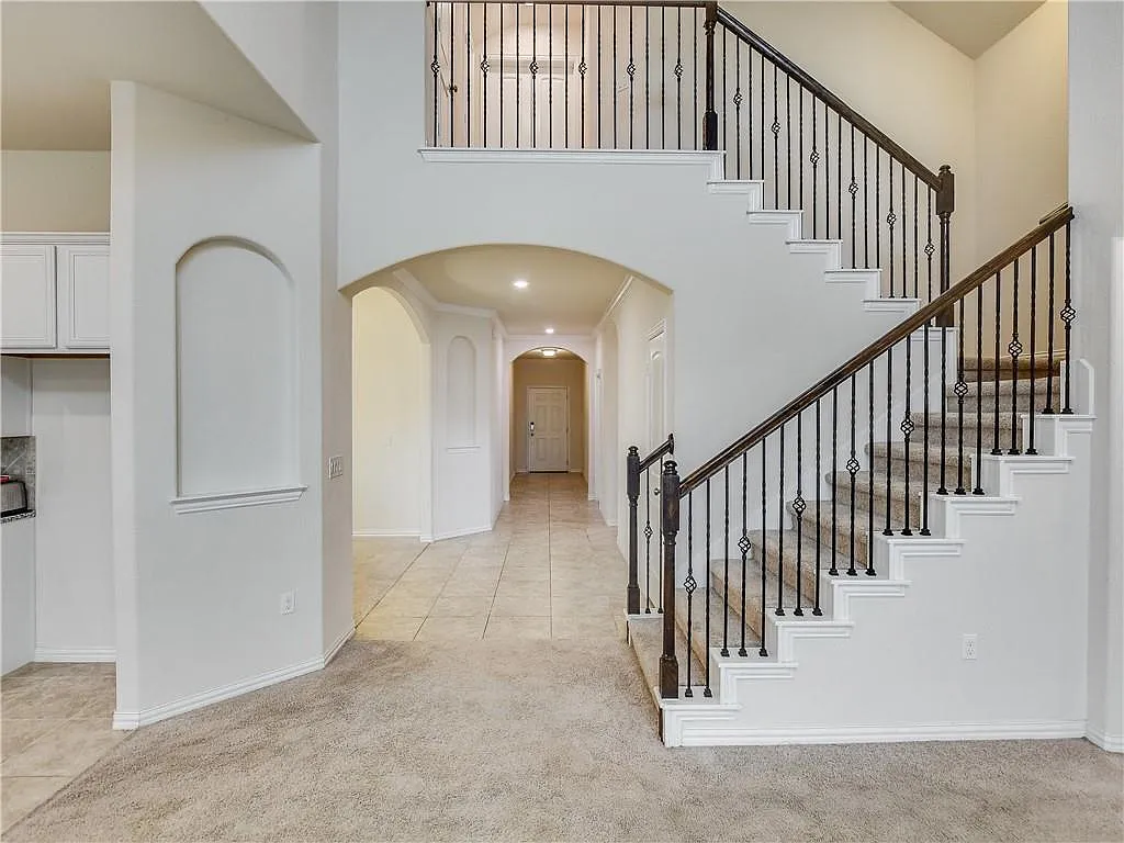 4 bed, 3.5 bath, 2122 sqft, $2,700 — Photo 4
