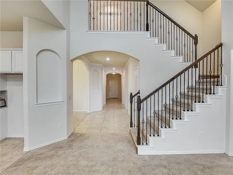 500 Cardenas Ln — Photo 4