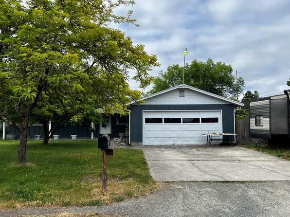 945 Mayfair Ln, Grants Pass, OR 97527