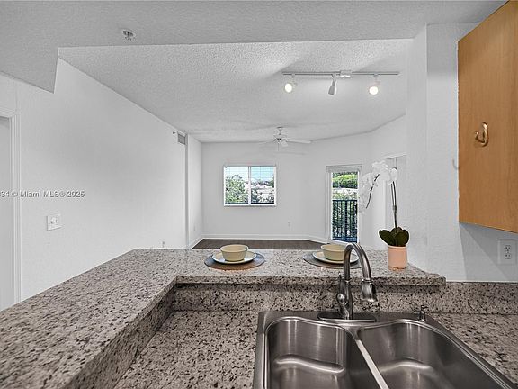 3rd image of 6001 SW 70th St APT 305