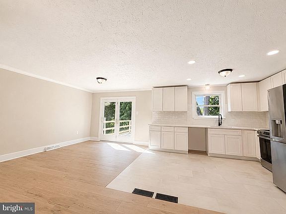 3rd image of 236 Ameda Dr