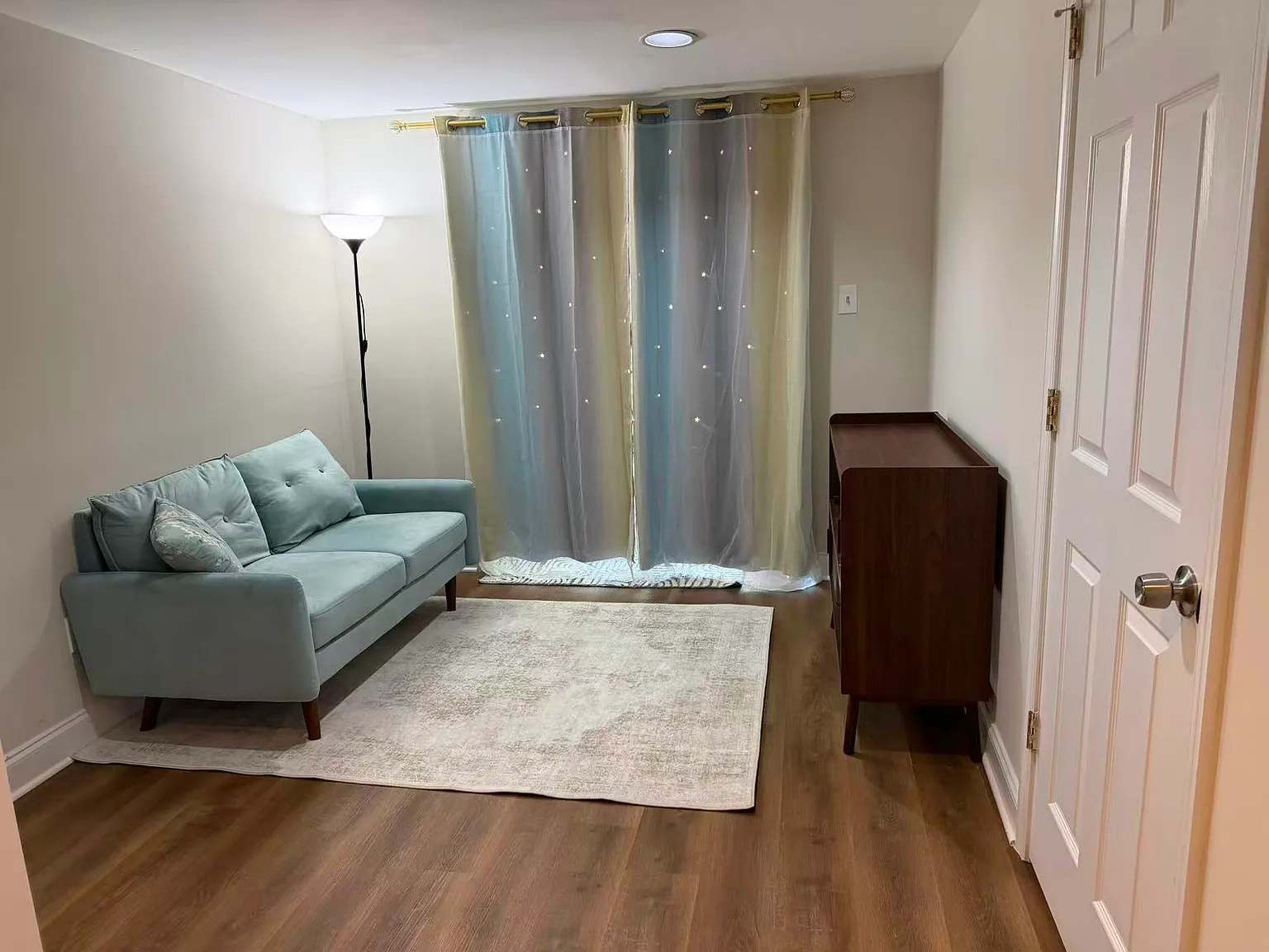 4 bed, 500 sqft, $1,260 — Photo 3