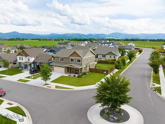 3rd image of 10 Blaze Peak Ct