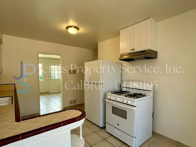 5523 Gardendale St #D — Photo 5