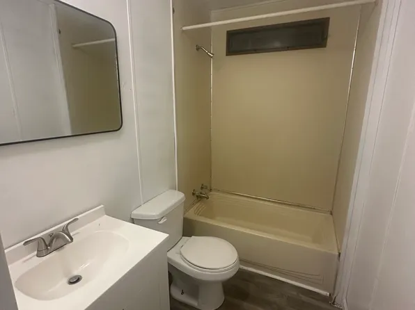 6028 McDaniel Ln, Charlotte, NC