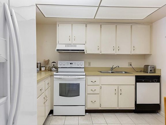 4th image of 600 Royal Palm Blvd APT 2A