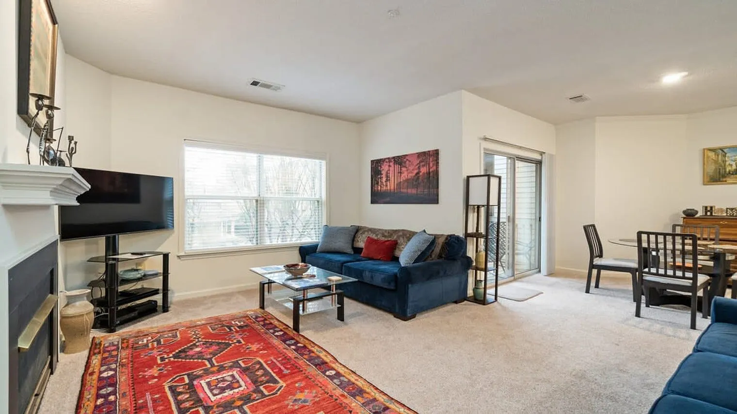 1 bed, 1.0 bath, 893 sqft, $3,684 — Photo 3