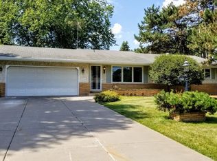 1364 Cedarwood Cir, Woodbury, MN 55125