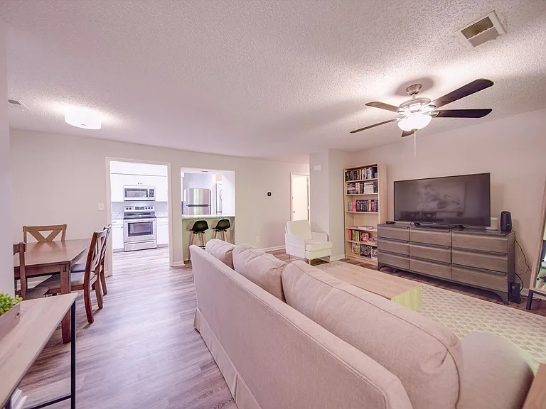 1052 Churchill Downs Ct #I — Photo 36