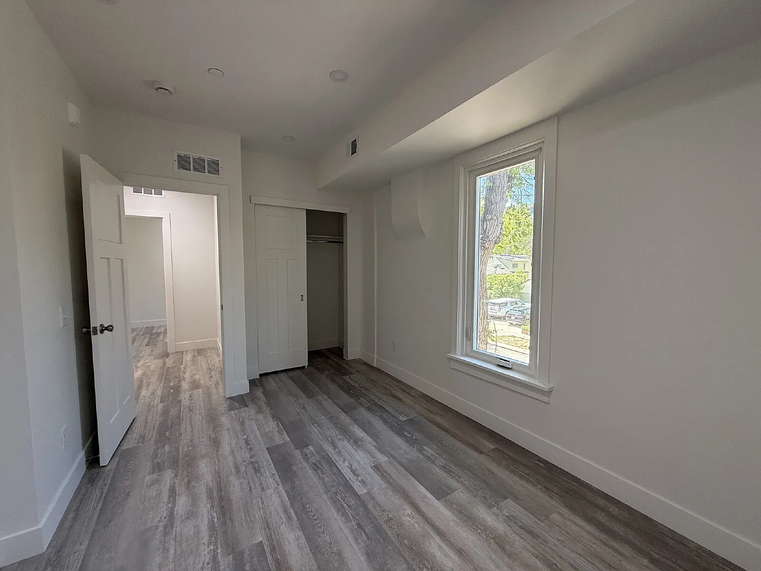 2 bed, 1.0 bath, 720 sqft, $2,400 — Photo 4