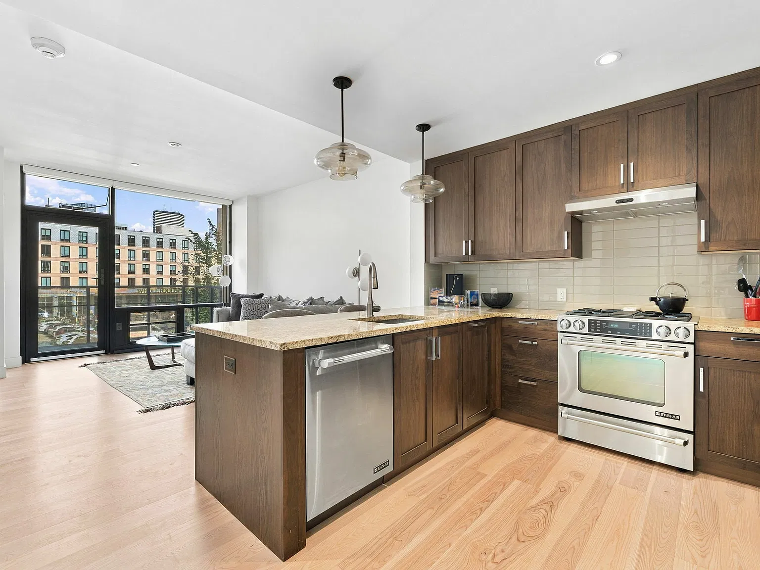 1 bed, 1.0 bath, 712 sqft, $3,950 — Photo 1