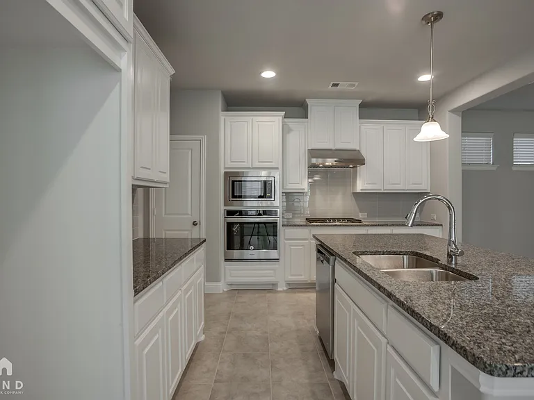 133 Knight Of Realm Blvd — Photo 10