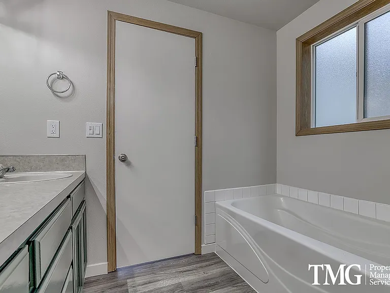 3708 NE 98th St — Photo 29