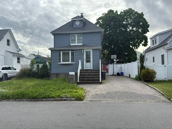 255 Meucci Ave, Copiague, NY 11726