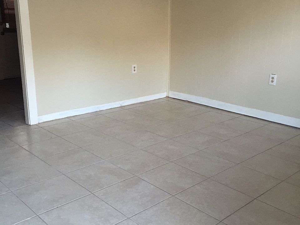 2nd image of 327 W Merritt Ave