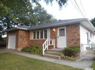 518 Thrift St, Ronkonkoma, NY 11779