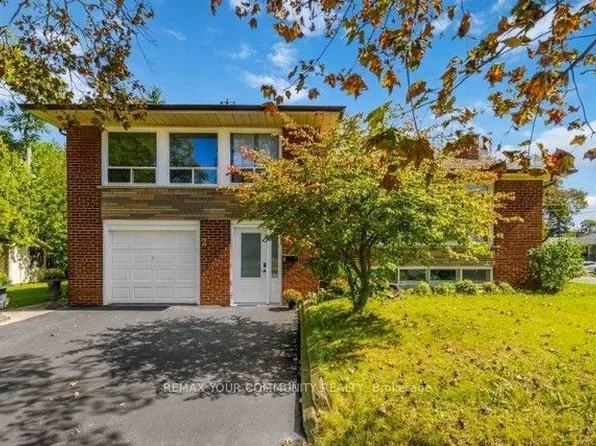 2 Munhall Rd, Toronto, ON M9P 1P9
