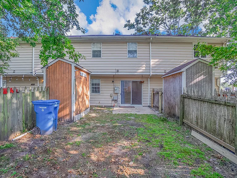 945 Captains Ct — Photo 29