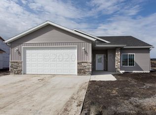 7819 Wild Rose Way, Horace, ND 58047