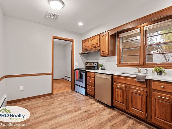 5th image of 4075 Jersey Ave N