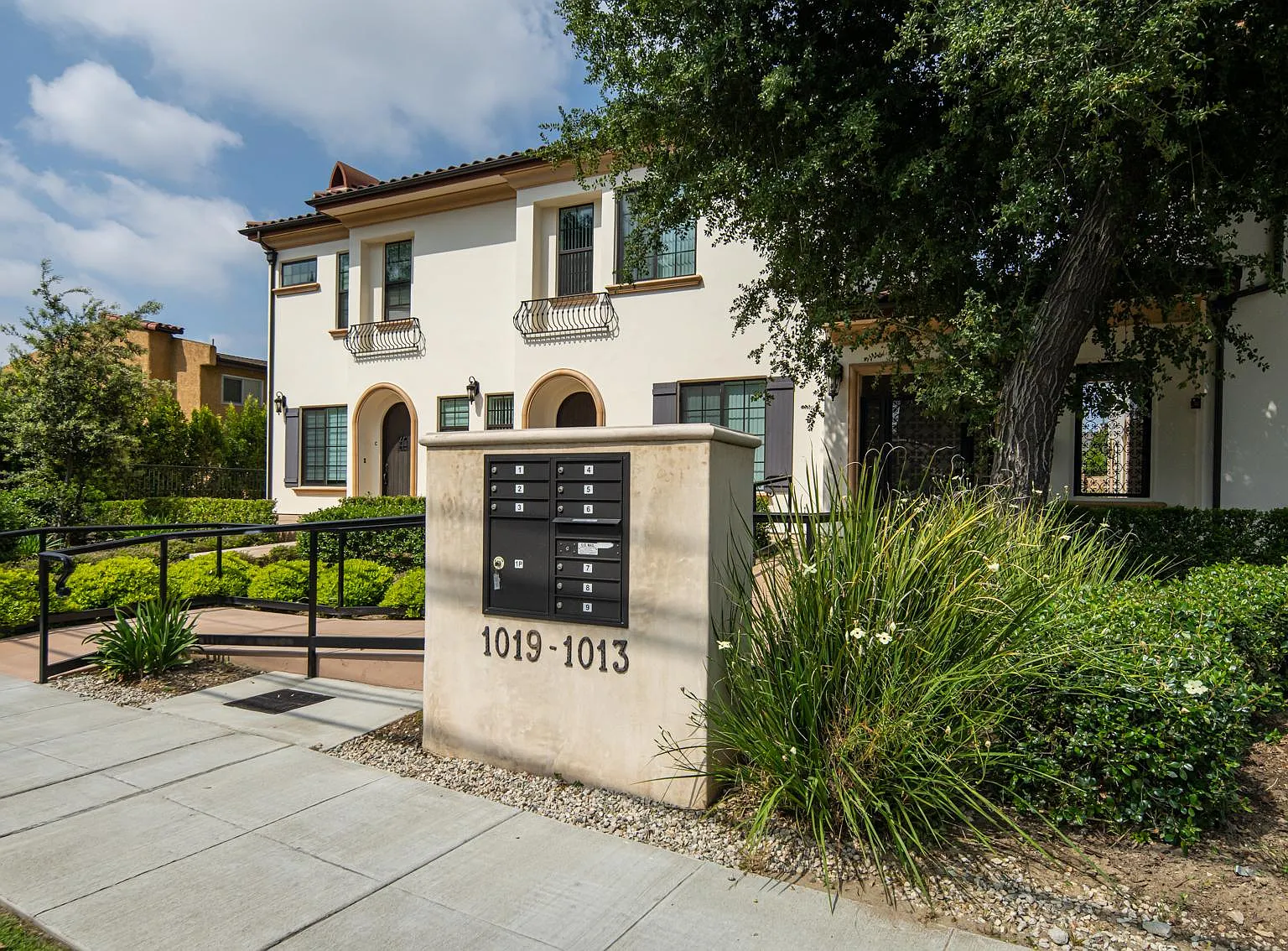 5 bed, 2402 sqft, $5,500 — Photo 4