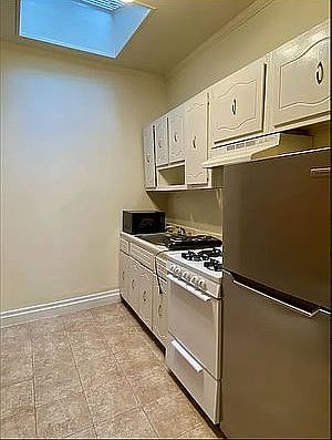 4th image of 176 Lexington Ave APT 6