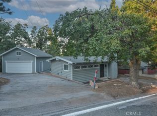 30607 Live Oak Dr, Running Springs, CA 92382