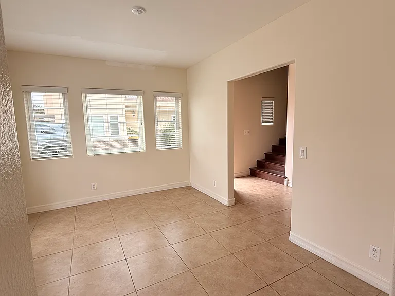 1334 S Grand Ave — Photo 12