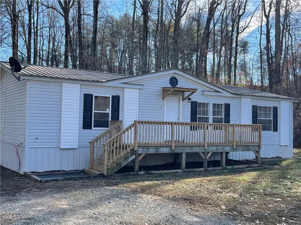 357 Tommy Cowart Rd, Cleveland, GA 30528