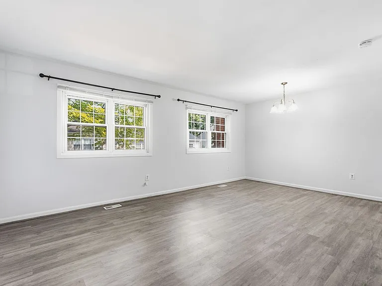 9178 Laurelwood Ct — Photo 23