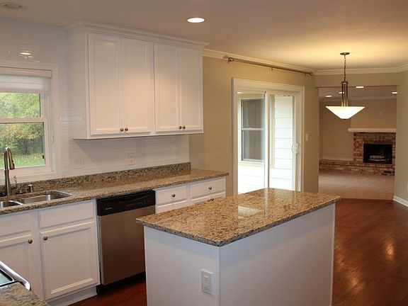 4th image of W58N964 Essex Dr