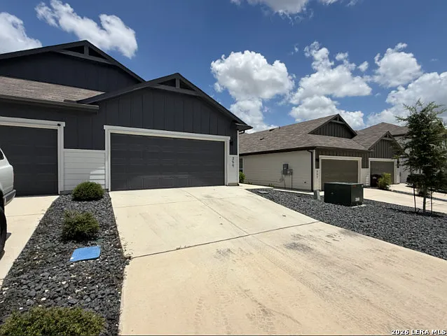 3 bed, 2.0 bath, 1484 sqft, $1,545 — Photo 2