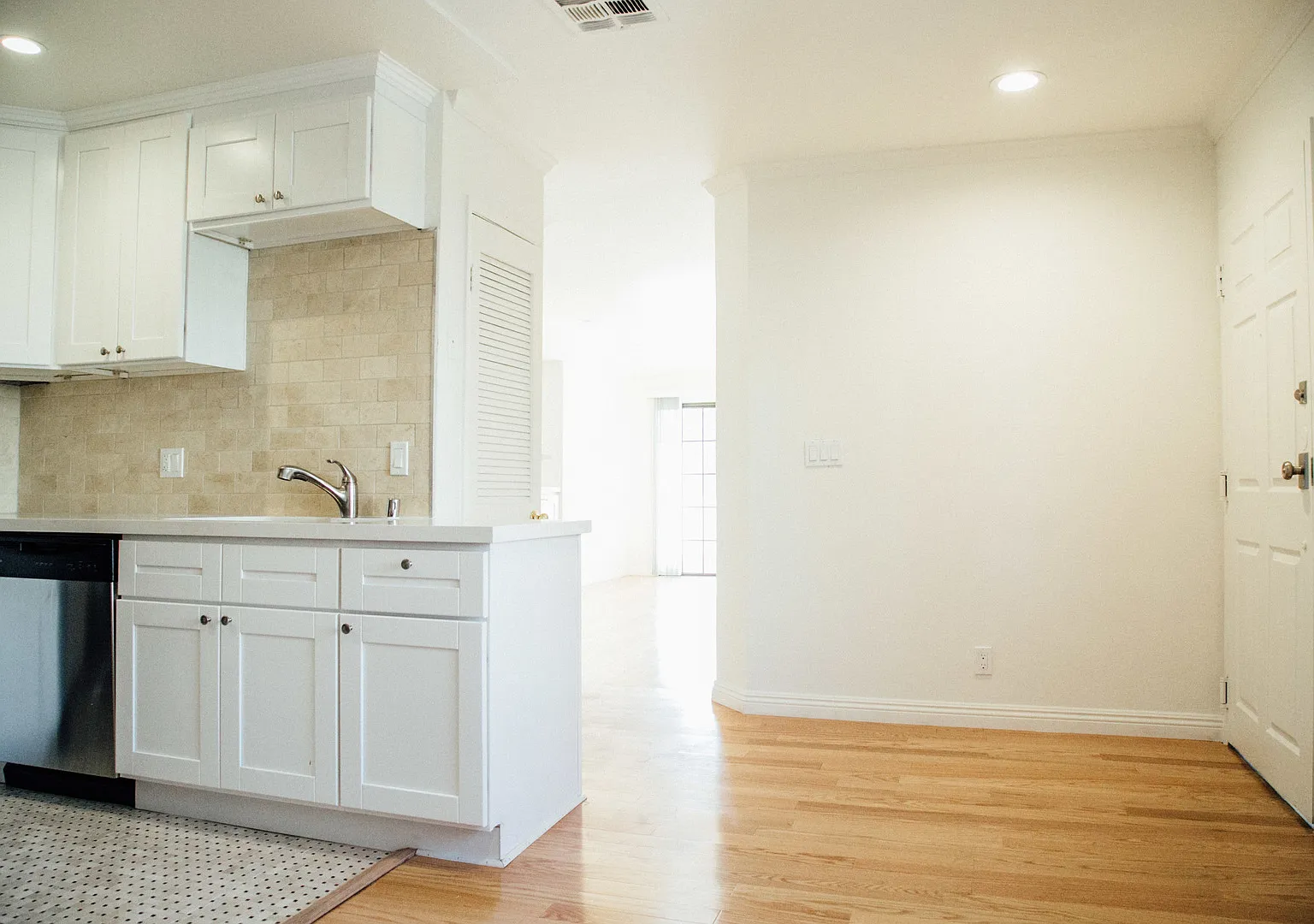 3600 Empire Apartments — Photo 4